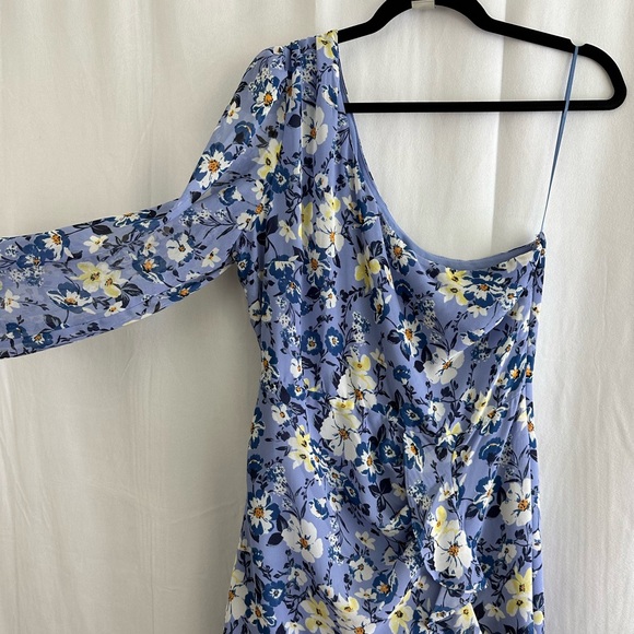 ASTR The Label One Sleeve Ruffled Floral Dress in Blue Size Large - Picture 3 of 9